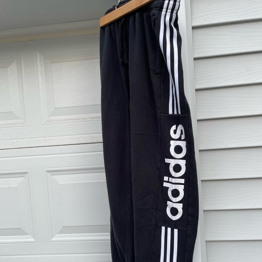 Adidas Essential joggers